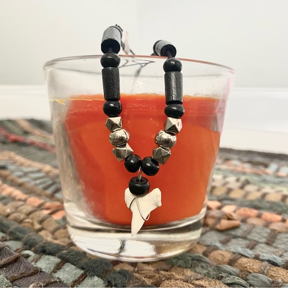 Jewelry - 🍓 Black & Silver Beaded Shark Tooth Necklace